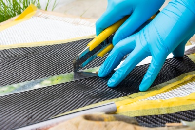 Cutting aramid fiber (© Prakasitlalao / Fotolia.com)