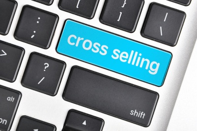 The computer keyboard button written word cross selling  (© underverse / Fotolia.com)