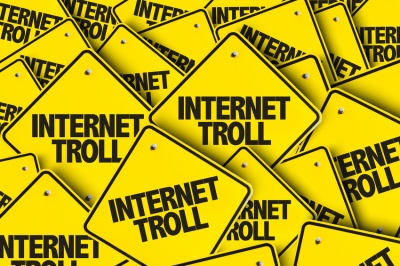 What does Internet Troll mean? 